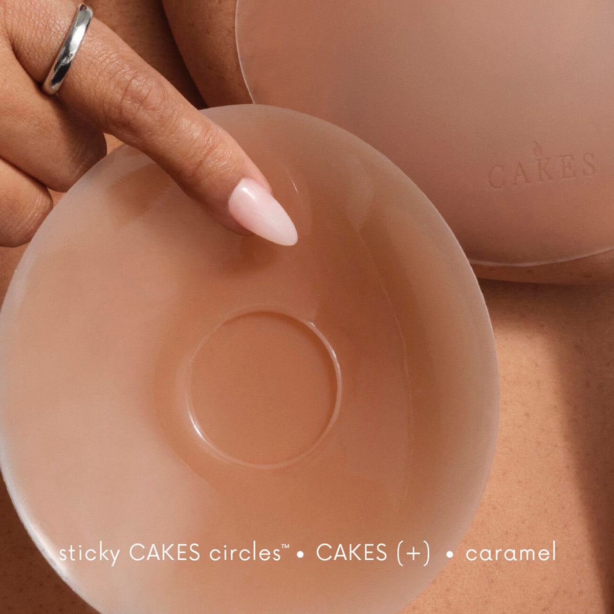 Sticky CAKES™ circles Wedding Guest Outfit Detail